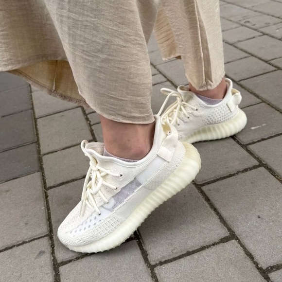 Adidas Yeezy Boost 350 V2 Bone (Discontinued) - Picture 3 of 8